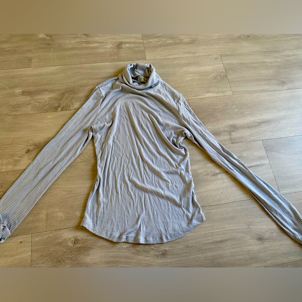 Sunday beat turtle neck sweater